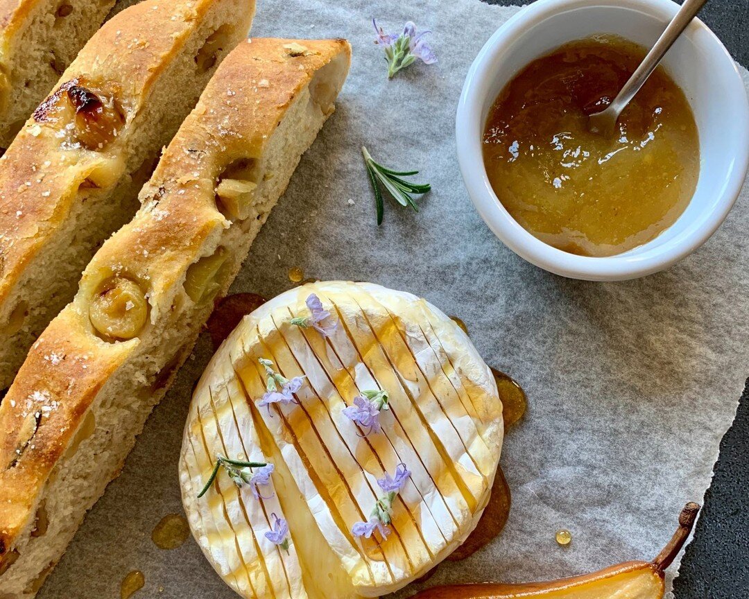 Beyond easy, and beyond delicious!

Baking brie or camembert is a great way to serve cheese, pair it with your favourite red or white wine to cut through the richness :)