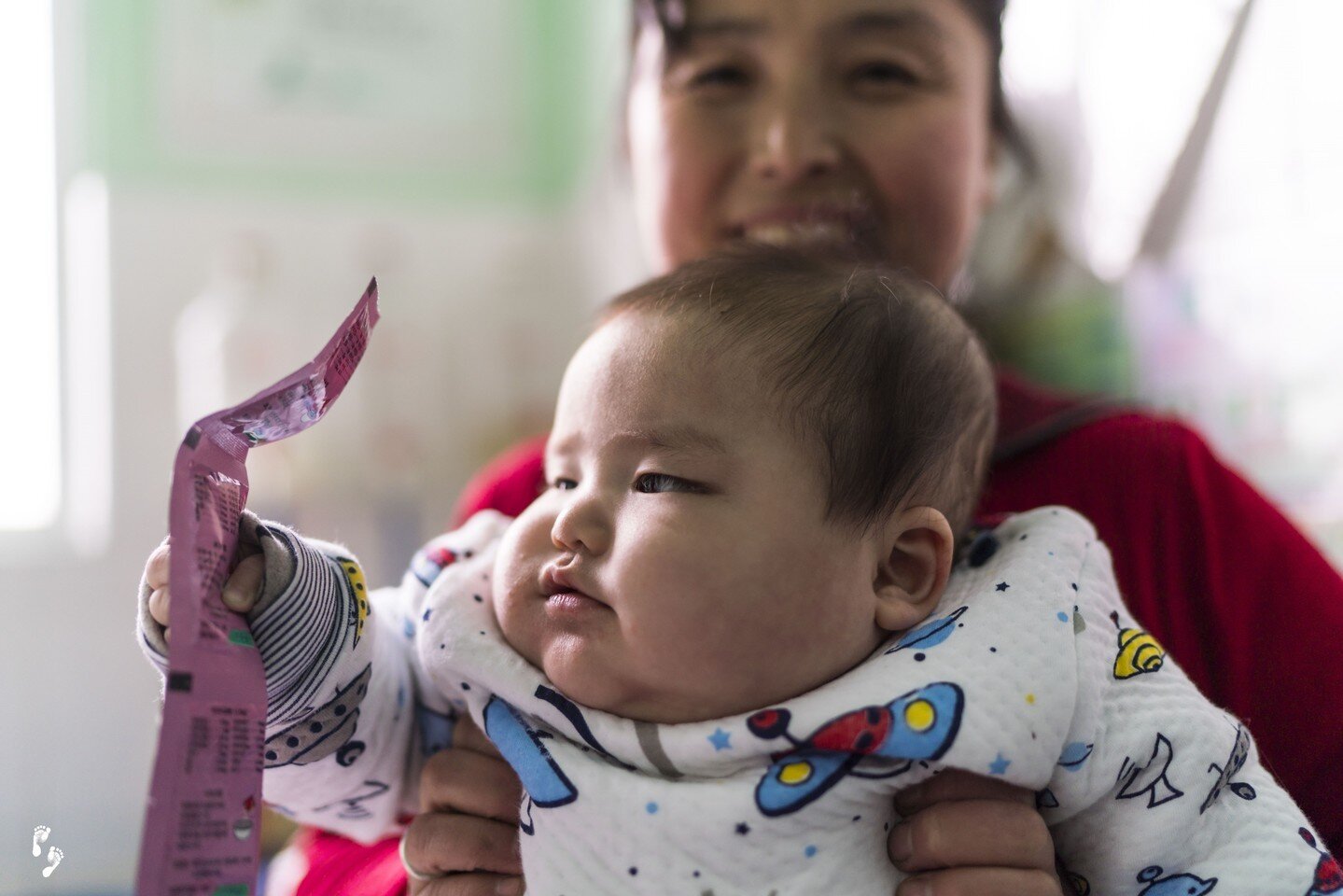 Pictured is 41-year old Ri Un-Gyung (리은경) and her 6-month old son, Whi Jo-Myong (위조명). Ri Un-Gyung said she started attending the Naewonsan policlinc when she began experiencing dizziness and hair loss. The clinic supplied her and Whi Jo-Myong with F