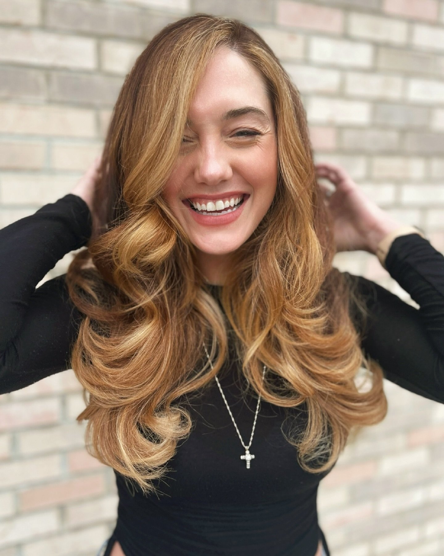 There&rsquo;s nothing better than fresh hair! Here&rsquo;s your sign to book your summer color now. April is all booked up, but I still have availability in May, so snag a spot now and let&rsquo;s make this the summer of your best hair ever!

#hairin