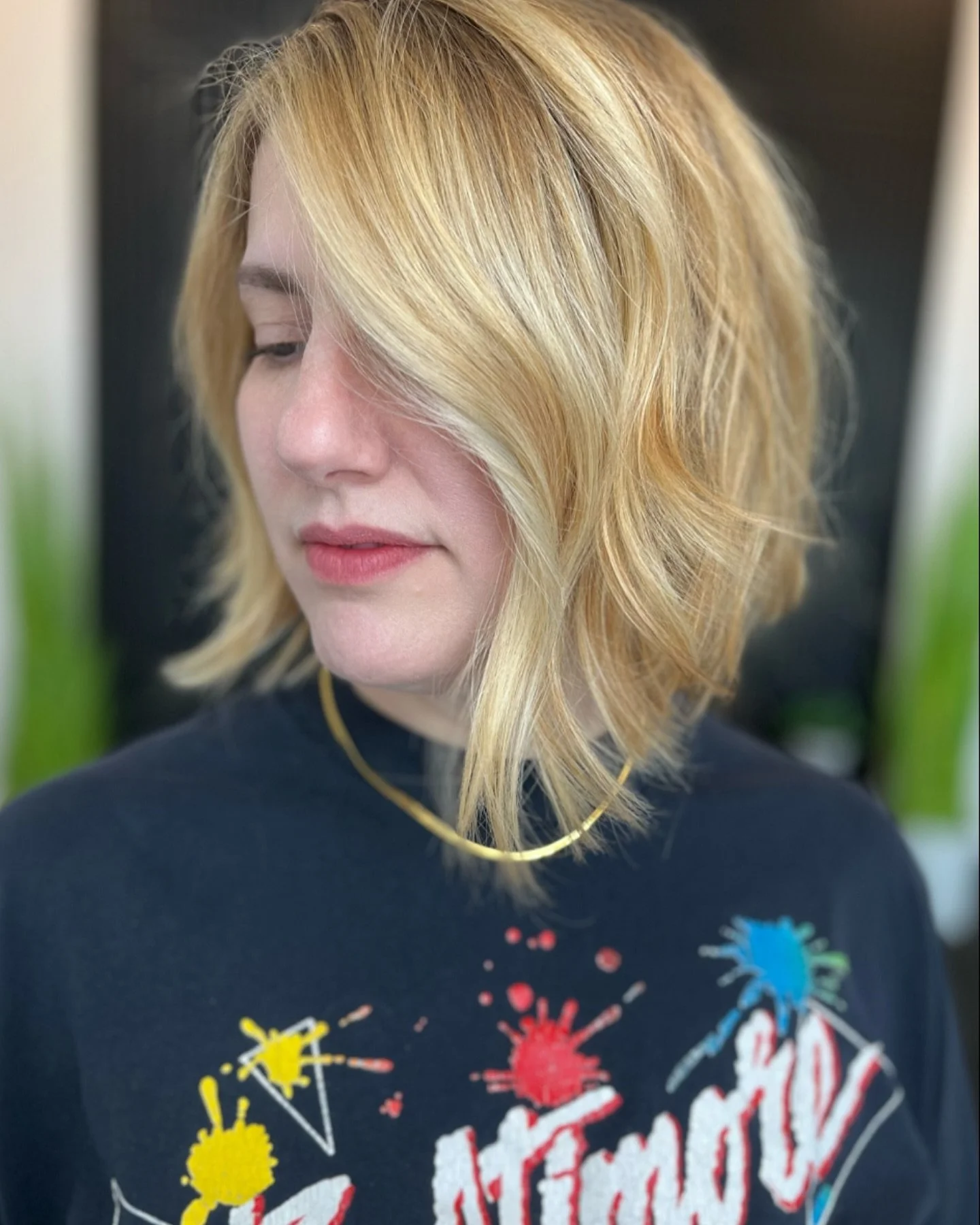 Another look at @ernaldobot&rsquo;s golden above-the-shoulder textured bob from this summer! 

#hairinspiration #hairinspo #balayage #texturedbob #bobhaircut #blonde #texturedcut #hairstylist #hairideas