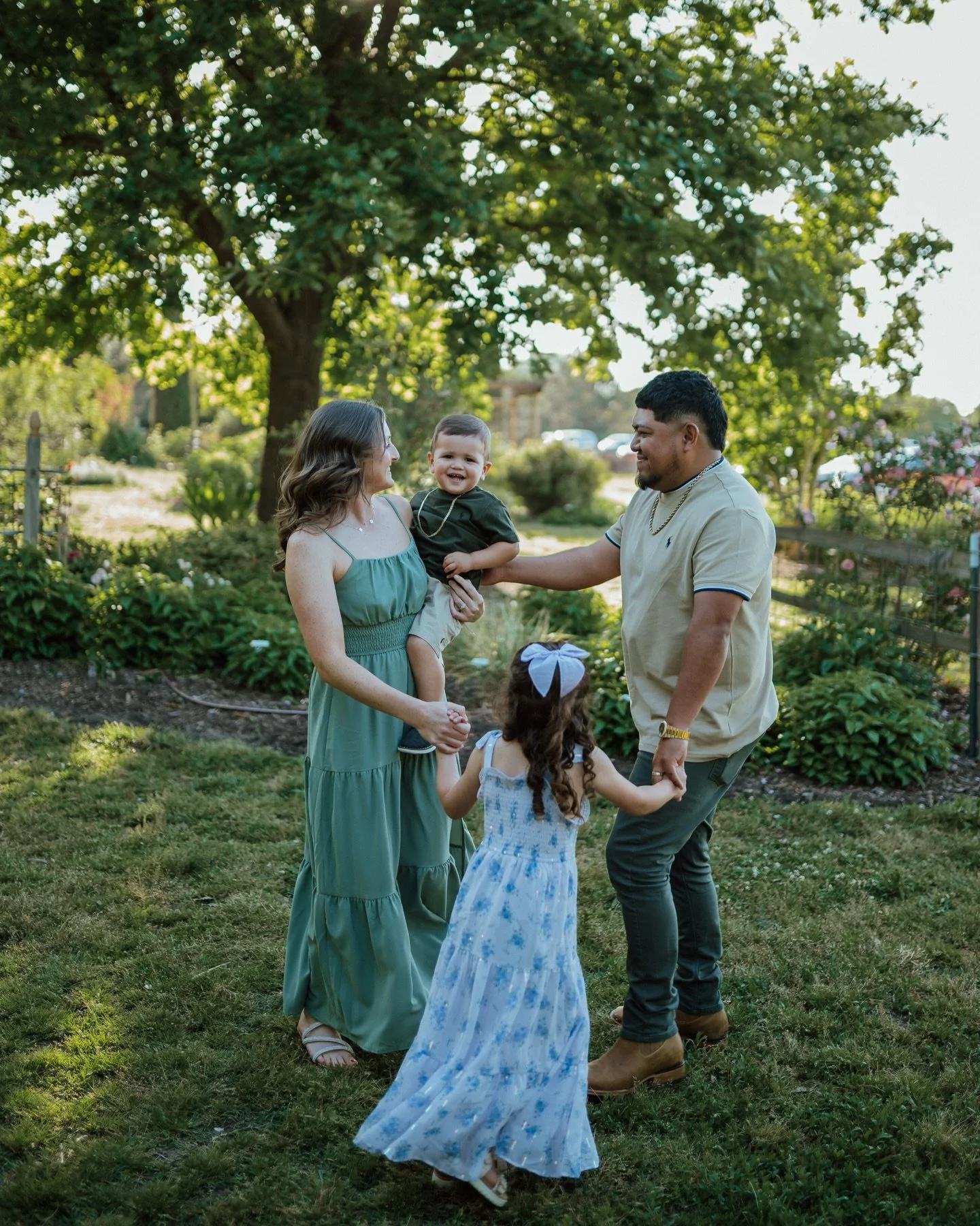 The giggles, the chaos, the cuddles, and the love that&rsquo;s what makes family photos so perfect.