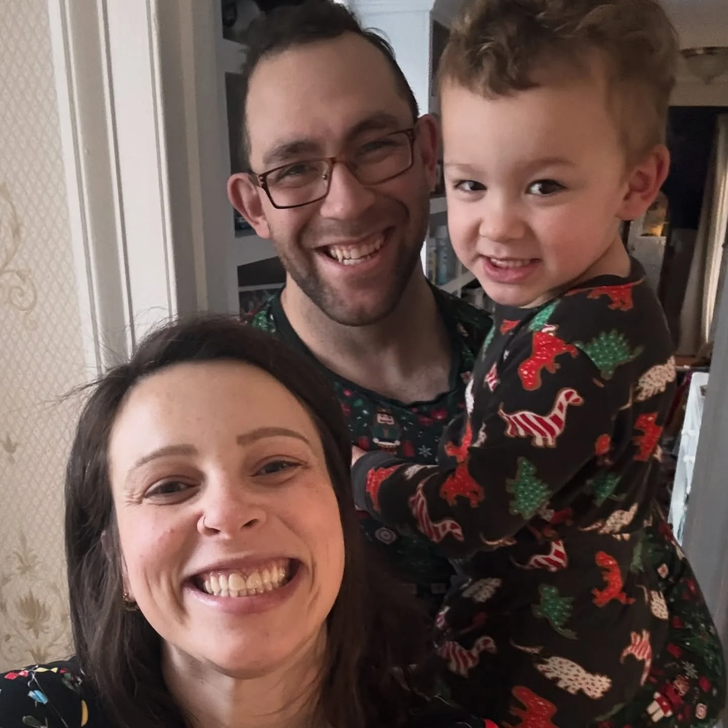 Happy holidays from my family to yours! Feeling extra grateful this year - I never take for granted being able to do what I love for work and the time it affords me to spend with those I love. ❤️ 🎄