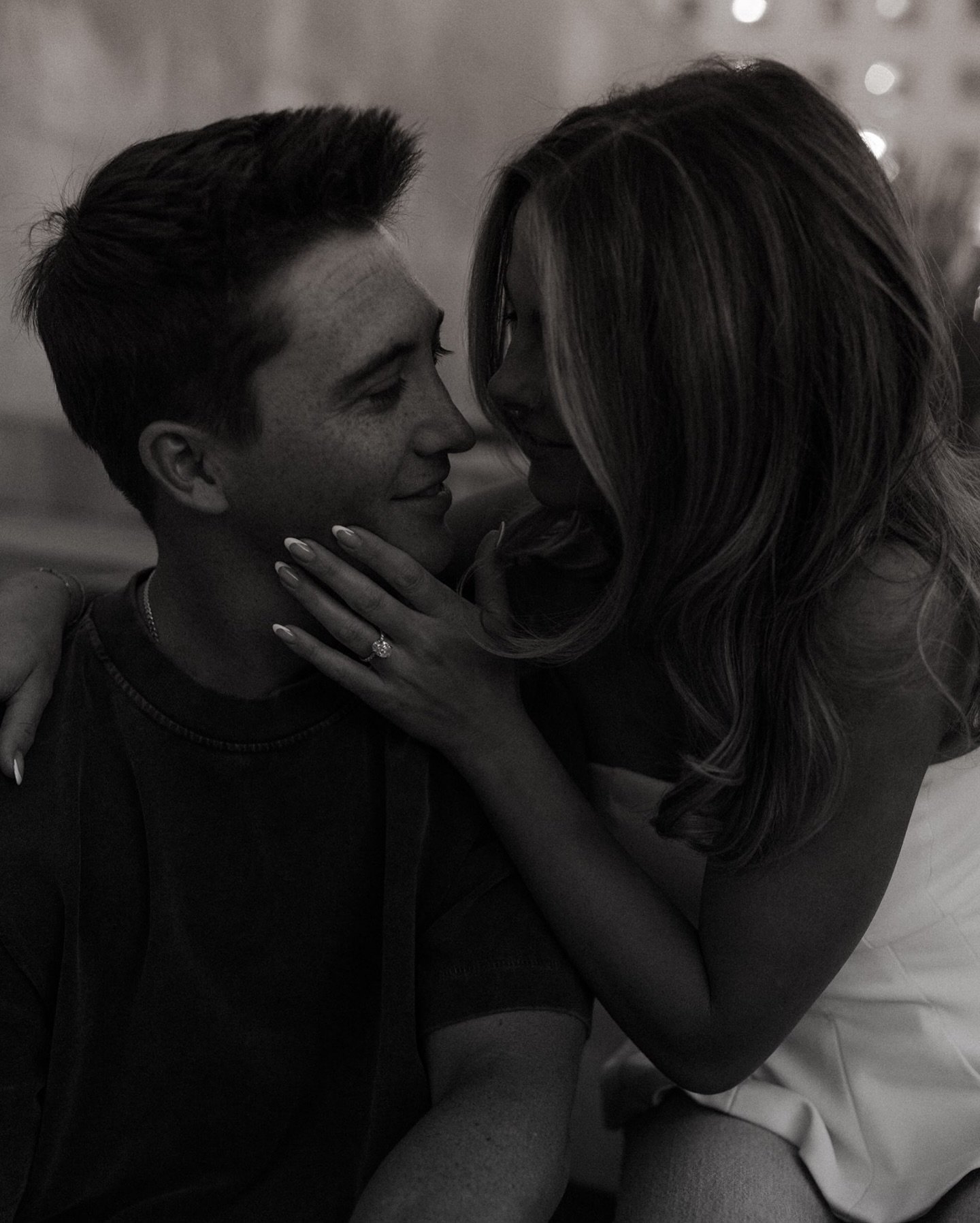 20 SLIDES AREN&rsquo;T ENOUGH TO SHOW OFF JASLYN &amp; ANDY&rsquo;S DOWNTOWN PHX ENGAGEMENT!!!!🏙️🍸🌵🎞️

I love getting to go home for engagement sessions, and Jaslyn &amp; Andy made sure we had one of the most fun nights! We started at @edenbarphx