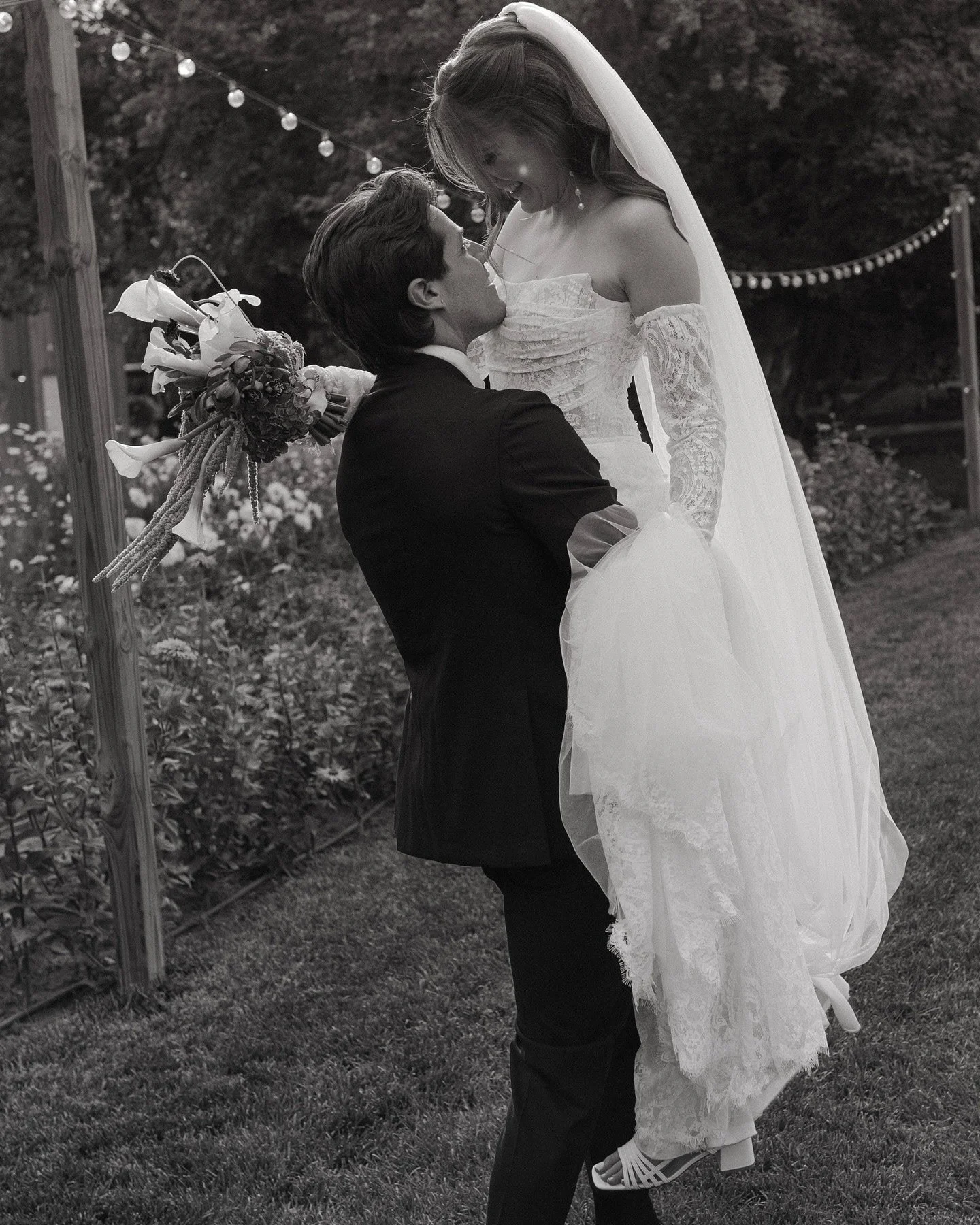 20 SLIDES OF PURE GOODNESS AS I INTRODUCE TO YOU&hellip;THE GREENS!!!!✨🤍

-

Vendor team that made this amazing day absolutely perfect: 
@oasiseventsco 
@a_florae 
@lyonsfarmette 
@xocorzi 
@antonia.albrandt 
@mountain_crust

-

#coloradowedding #co