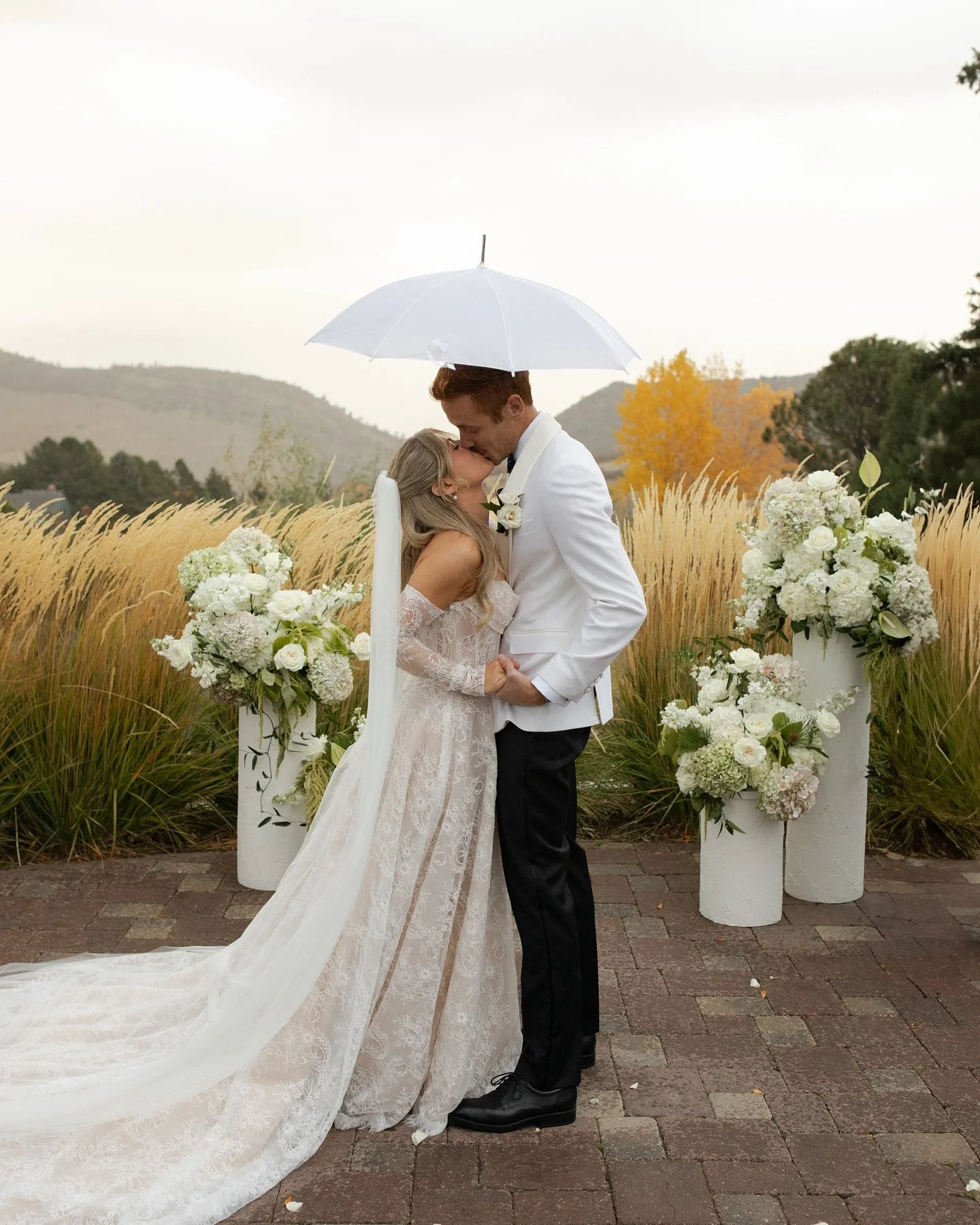 Introducing the Blooms!!! A mix of digital and 35mm to show off their joy-and-rain-filled wedding day🎞️✨ So excited to finally share all of what went into their day, as well as some of the cutest film scans that feel so LIVED in. Jonathan &amp; Maka