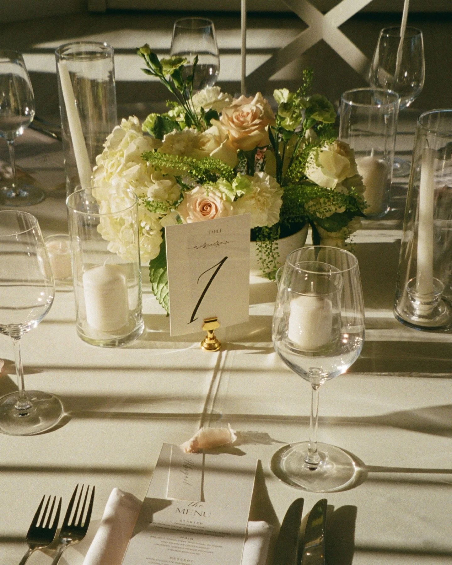 A mix of film and digital to showcase moments from my last wedding of 2025🎞️🕊️✨ loved getting to end my season celebrating the Davises!

-
Venue: @theoaksplumcreek 
HMUA: @ariasartistry.co 
Photo: @jordananne.photo 
Video: @simple.kendyl 
DJ: @myel