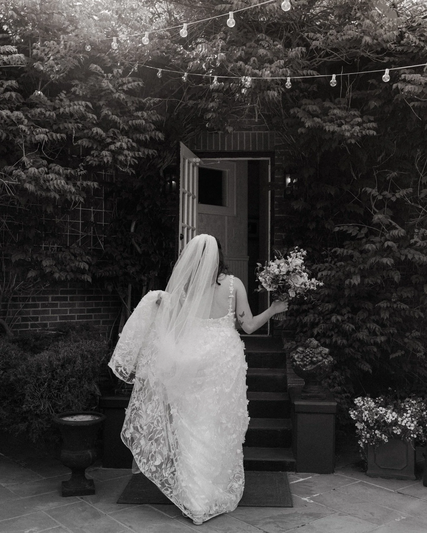 Same photographer, different weddings!!! Which one is your favorite?!✨

Wanted to share some collages of some of my 2025 weddings and elopements because I&rsquo;m so excited to get creating again this year!! I have two spots left for weddings so reac