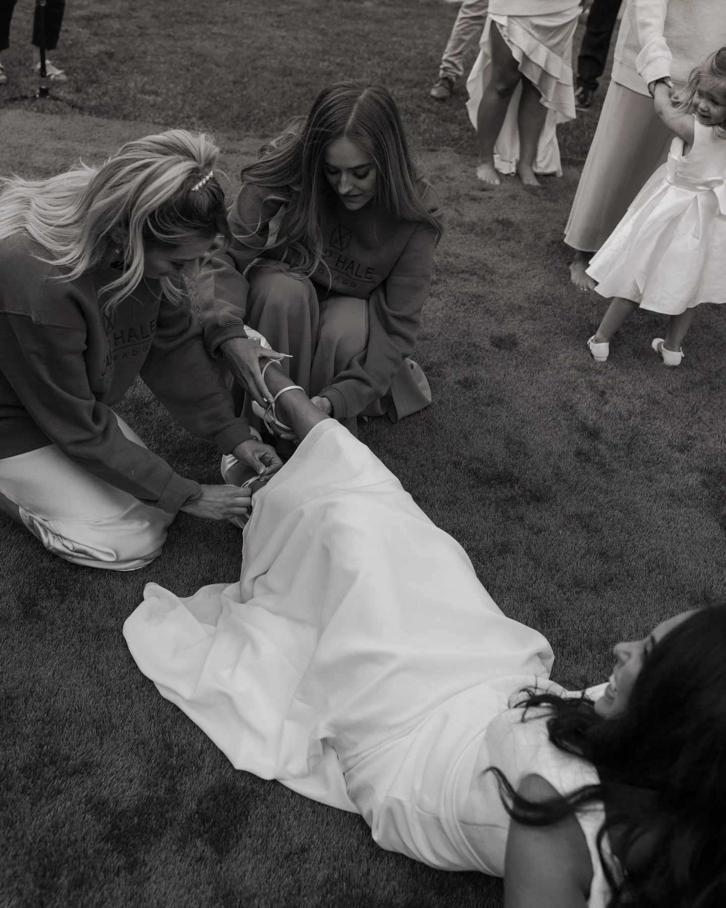 A whole lot of love and documenting the in-between at this intimate wedding for Anissa &amp; Logan at Camp Hale last July🕊️ 

Second shot for @sarahkempersphoto