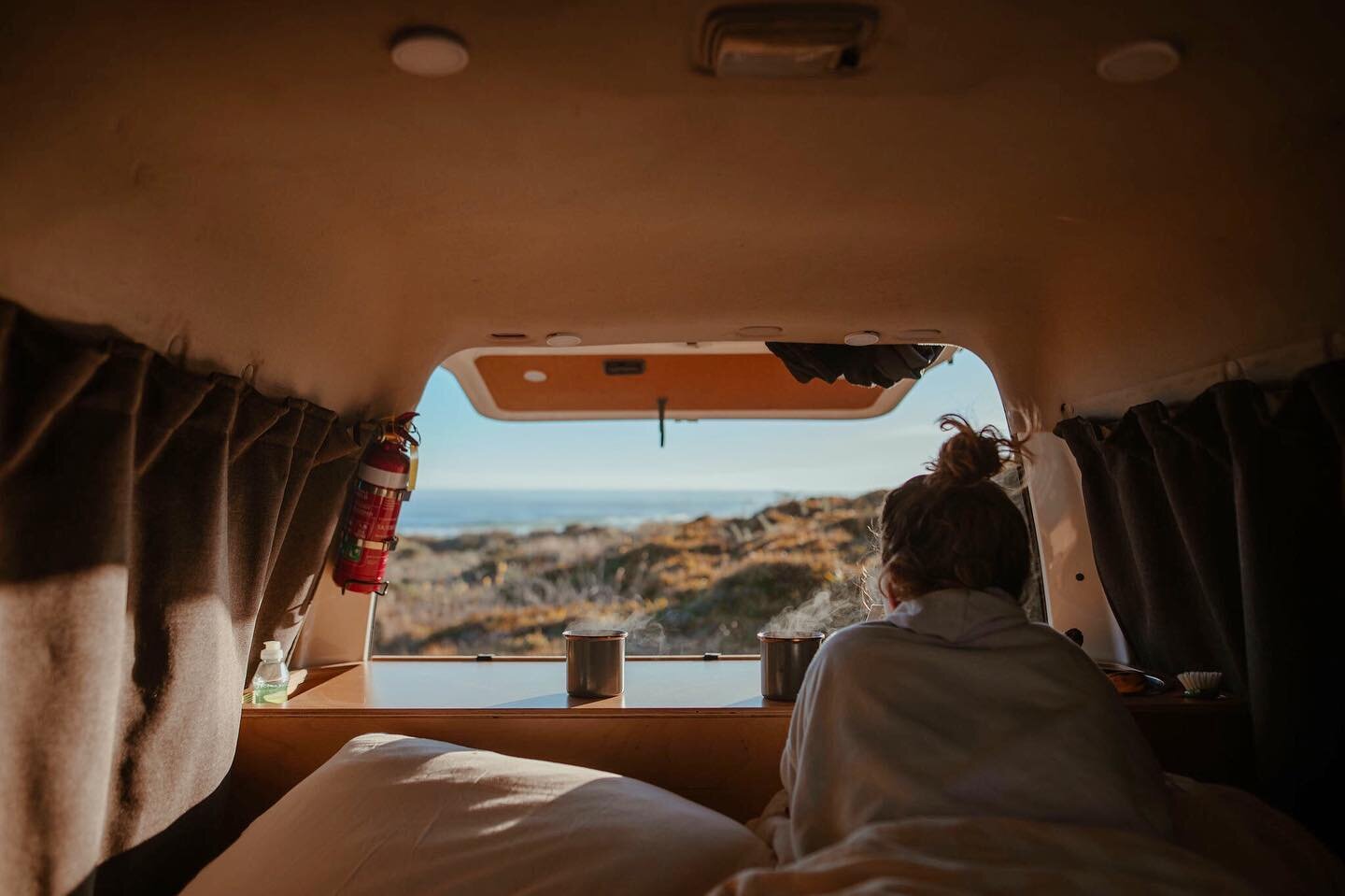 Happy Easter Weekend Friends 🐣 we&rsquo;re all booked out, sun is shining and good vibes all round ✌🏼 Hope the Easter bunny comes .
.
.📷 @amysmagiclife 
.
.

#travelphotography #vanbuild #vwcamper #vanlifeideas #photography #camperlifestyle #motor