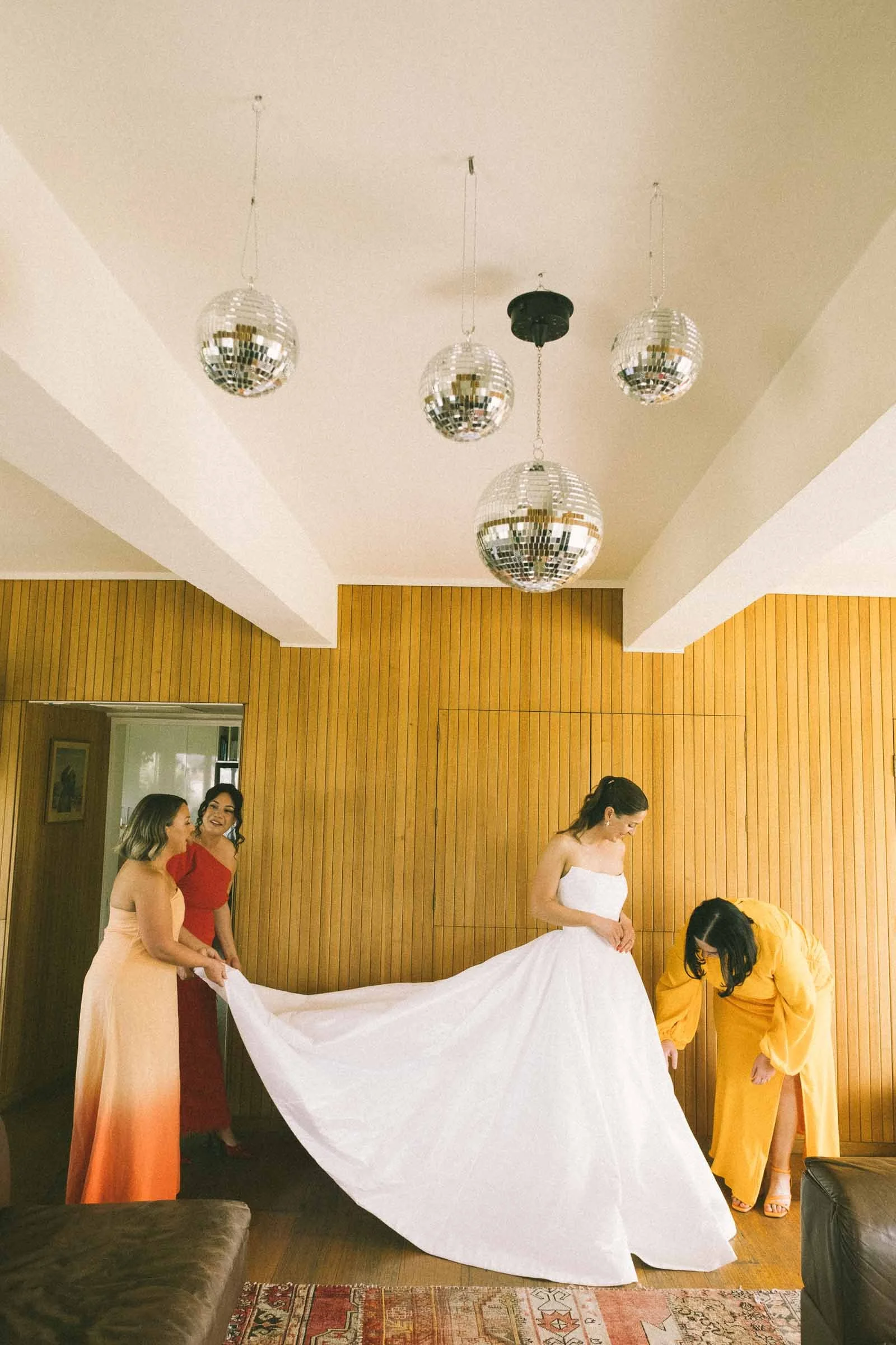 MELBOURNE BOTANICAL GARDEN WEDDING, BRIDE GETTING READY AND BEING HELPED BY HER BRIDESMAIDS