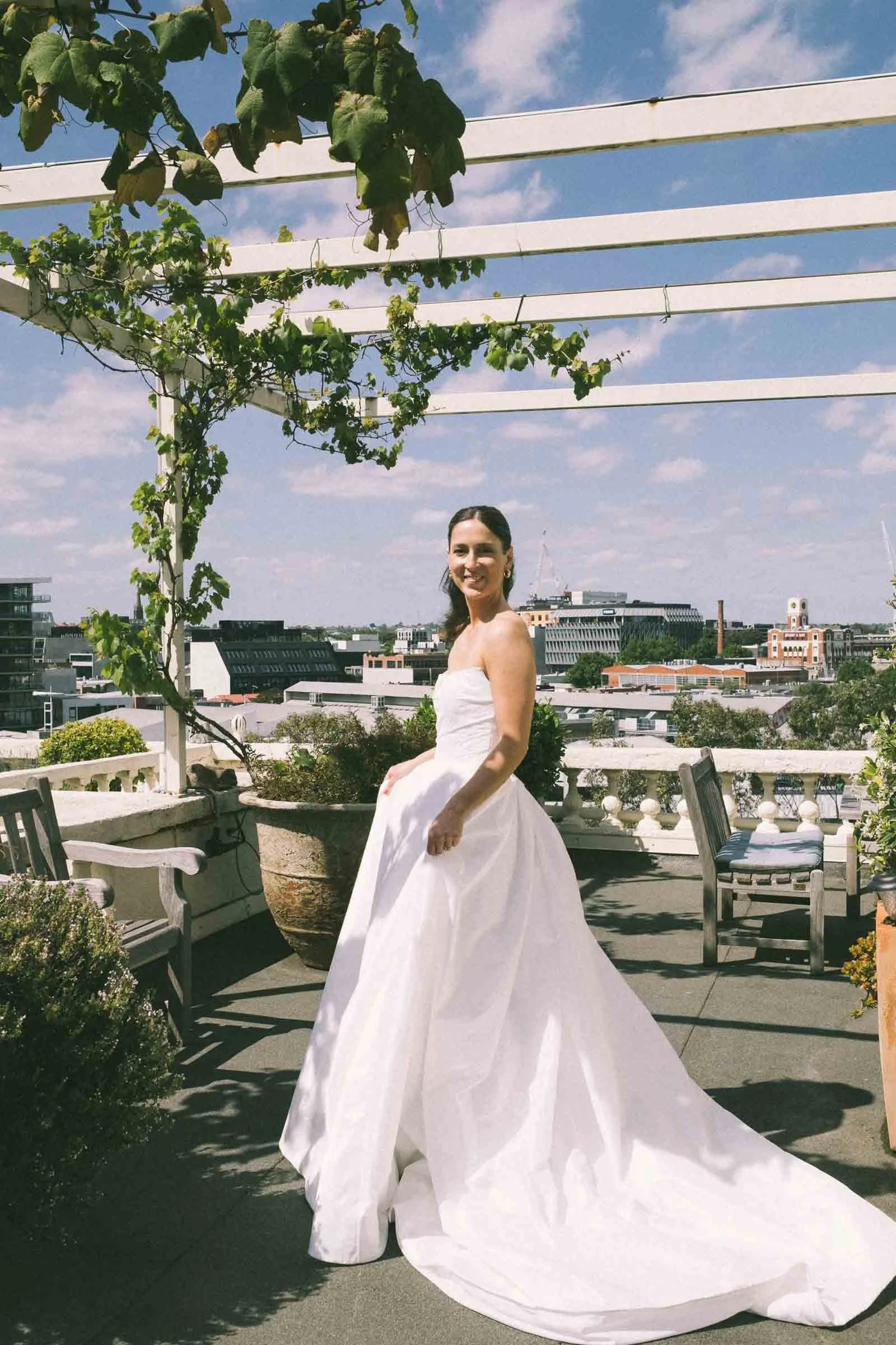 MELBOURNE BOTANICAL GARDEN WEDDING, BRIDAL PORTRAIT IN THE BALCONY UNDER BEAUTIFUL SUNLIGHT