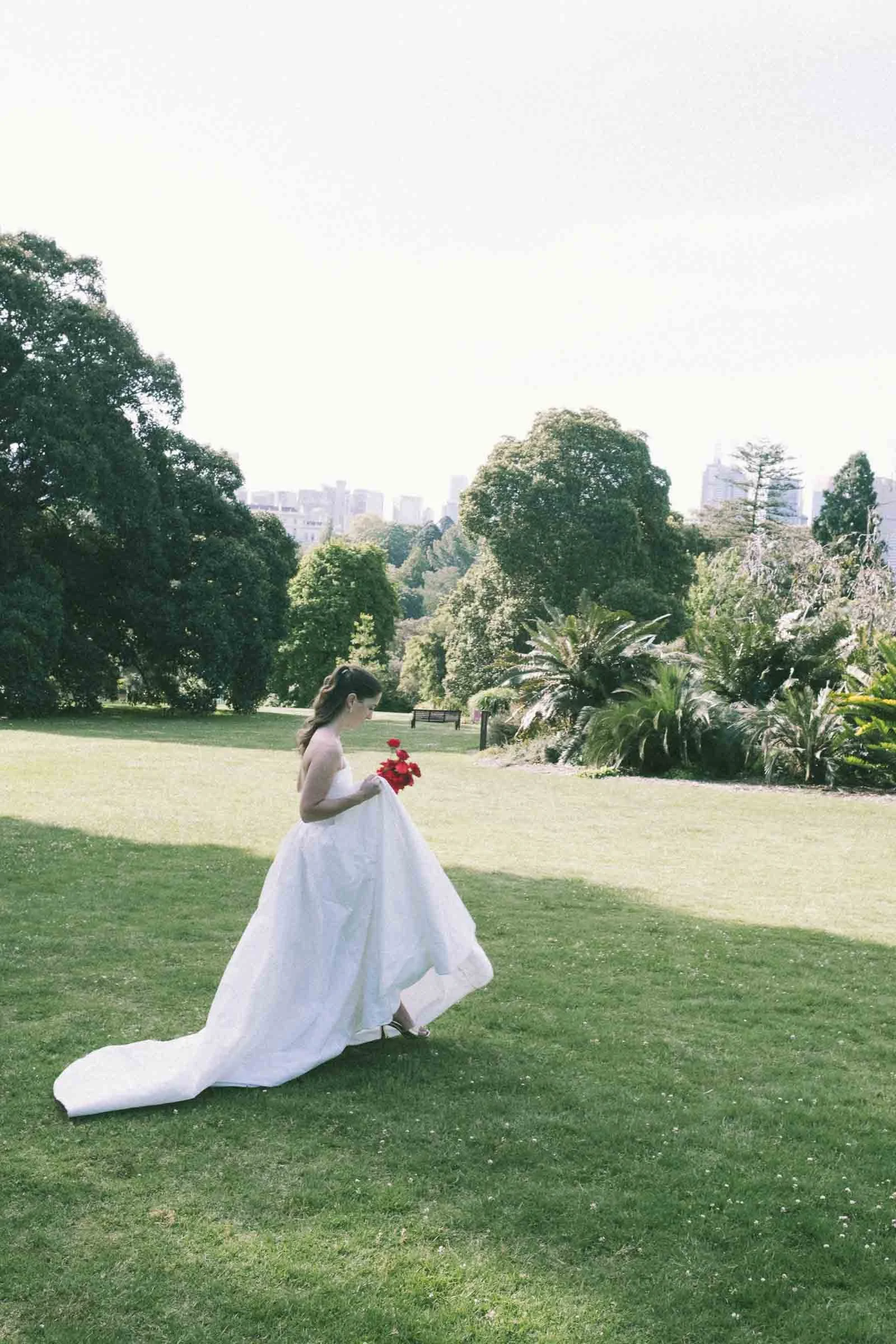 MELBOURNE BOTANICAL GARDEN WEDDING, BRIDAL PORTRAIT