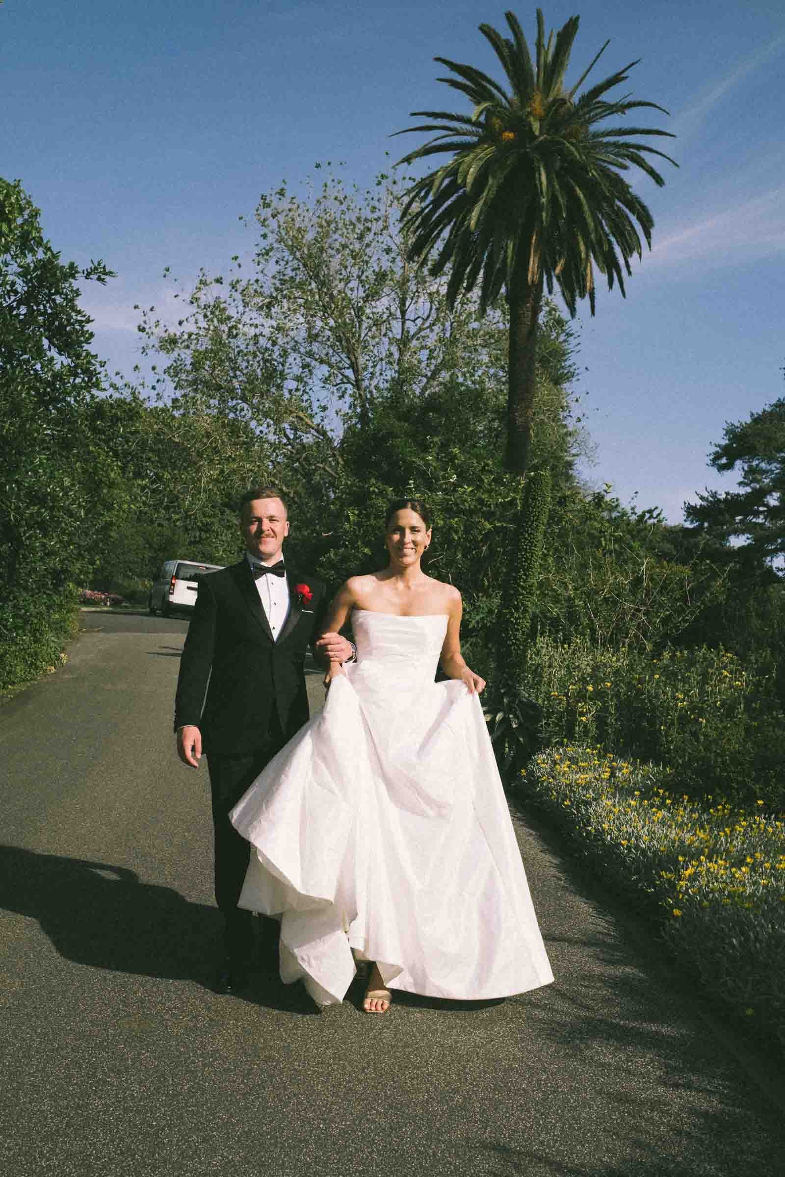 MELBOURNE BOTANICAL GARDEN WEDDING, BRIDE AND GROOM POSING ON THE GARDEN LAWNS, WALKING TOGETHER