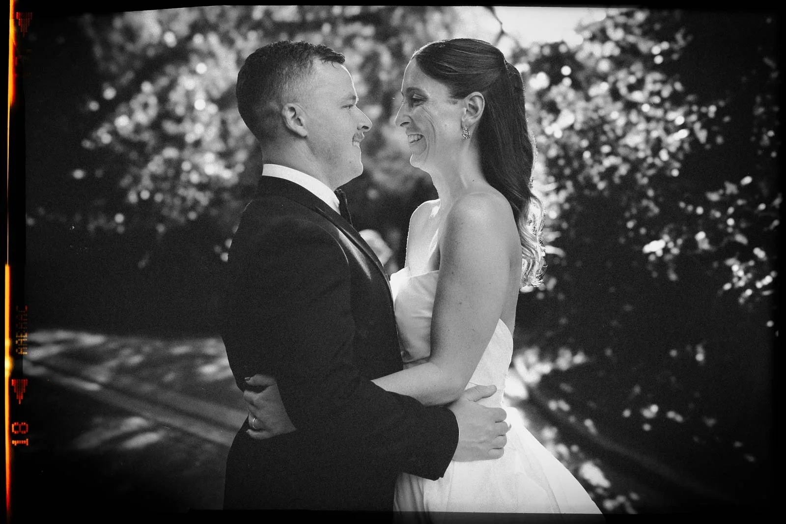 MELBOURNE BOTANICAL GARDEN WEDDING, BRIDE AND GROOM POSING ON THE GARDEN LAWNS, A TIMELESS BALCK AND WHITE PHOTO