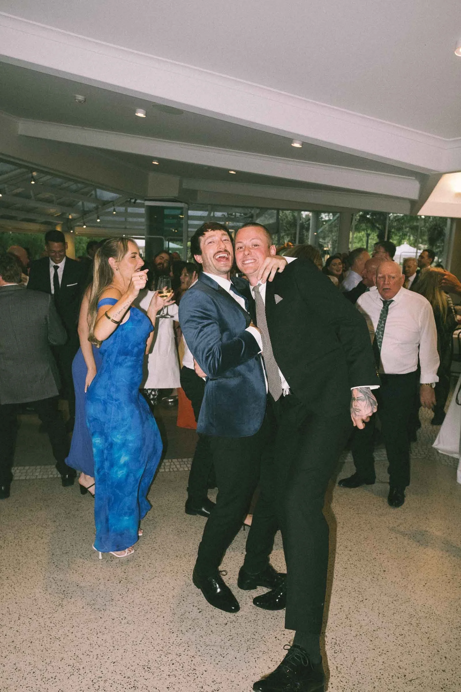 MELBOURNE BOTANICAL GARDEN WEDDING, BRIDE AND GROOM FIRST DANCE, GUESTS ON THE DANCE FLOOR