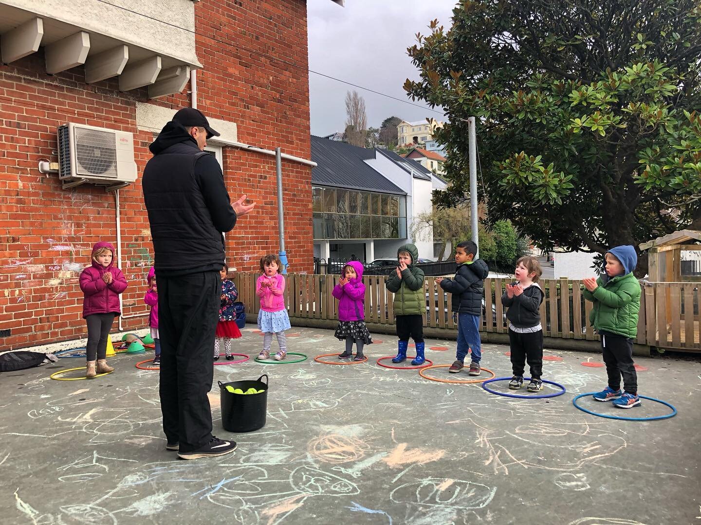 We include lots of catching in our lessons. 🎾

Learning how to catch doesn&rsquo;t just benefit our hand-eye coordination. 🖐🏽👀

The benefits extend to our foot-eye coordination, timing, balance and the development of both fine and gross motor ski