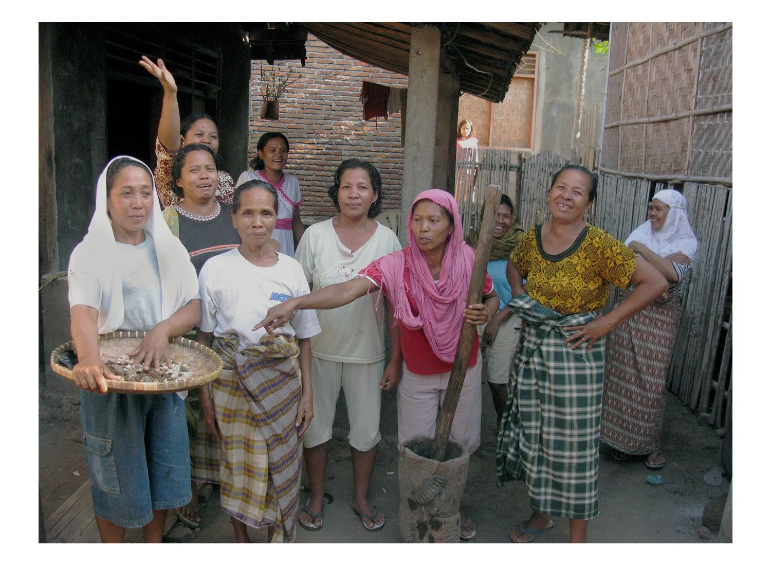 Women At Work Making   Natural Medecine in Sumbawa