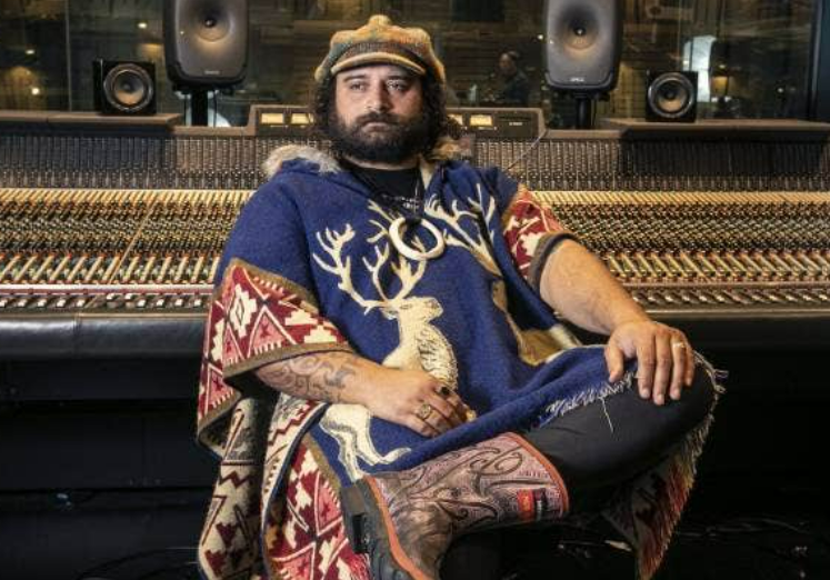 Troy Kingi wins 2022 Best Folk Artist Tūī for Black Sea Golden Ladder
