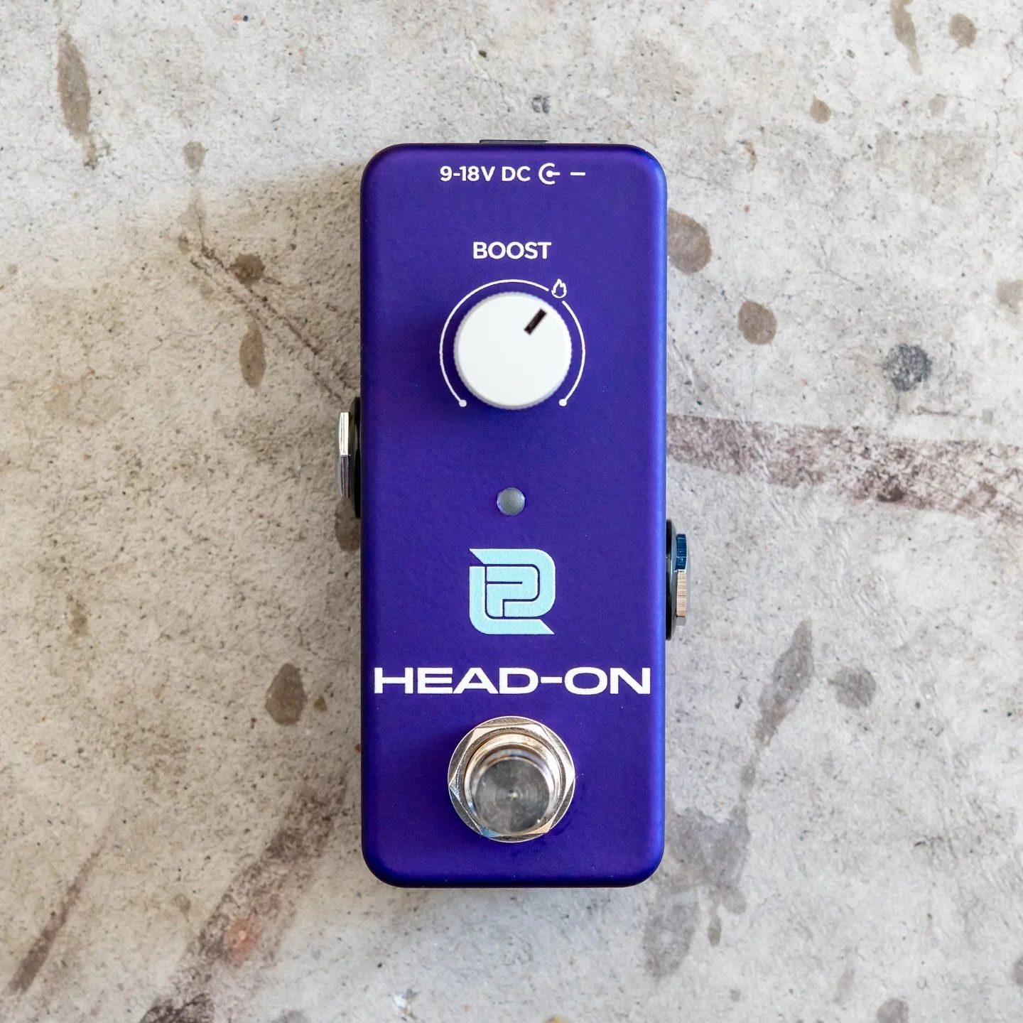 The LPD HEAD-ON signal conditioner / booster is the boost circuit from the Sixty8 Deluxe. It functions as a buffer, booster, and signal conditioner. The HEAD-ON is a full range flat EQ clean boost up to about 1 o&rsquo;clock in the control. At this p