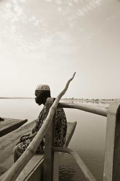 5-PICT0029-(Djenne-Ferry-Boatman).gif