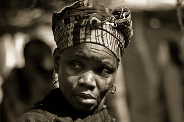 15-PICT0075-(Djenne-Market-Woman-Indignation).gif