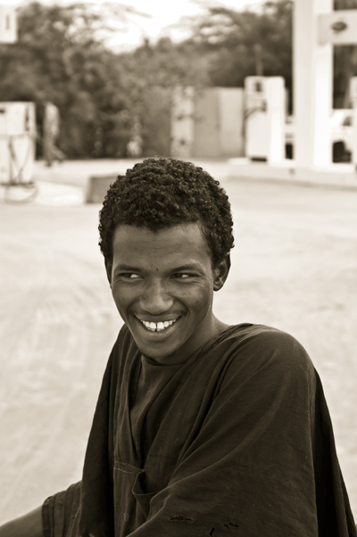 23-PICT0008-(Tombouctou-Enroute-Boy).gif