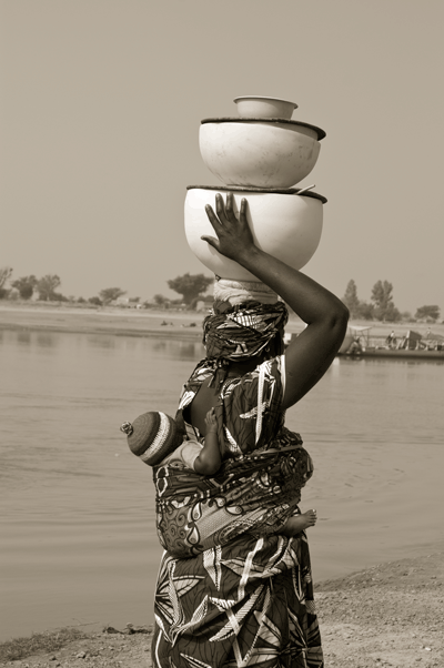 27-PICT0017-(Djenne-Ferry-Woman).gif