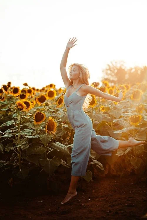 womanin a field