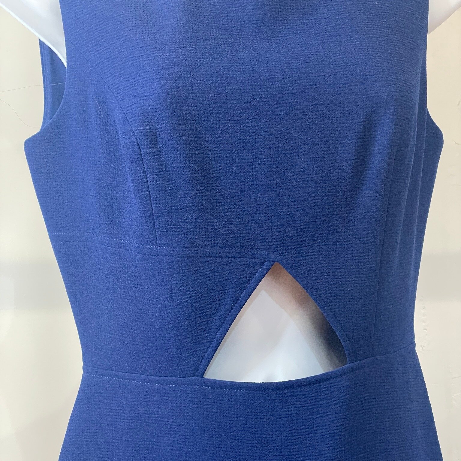 The secret of great style is to feel good in what you wear. ✨
The @bcbgmaxazria Annabel sleeveless dress is an essential addition to your wardrobe.

Shop on our website through our link in bio.

#preloved #vintage #yvrvintage #sustainablefashion #dre