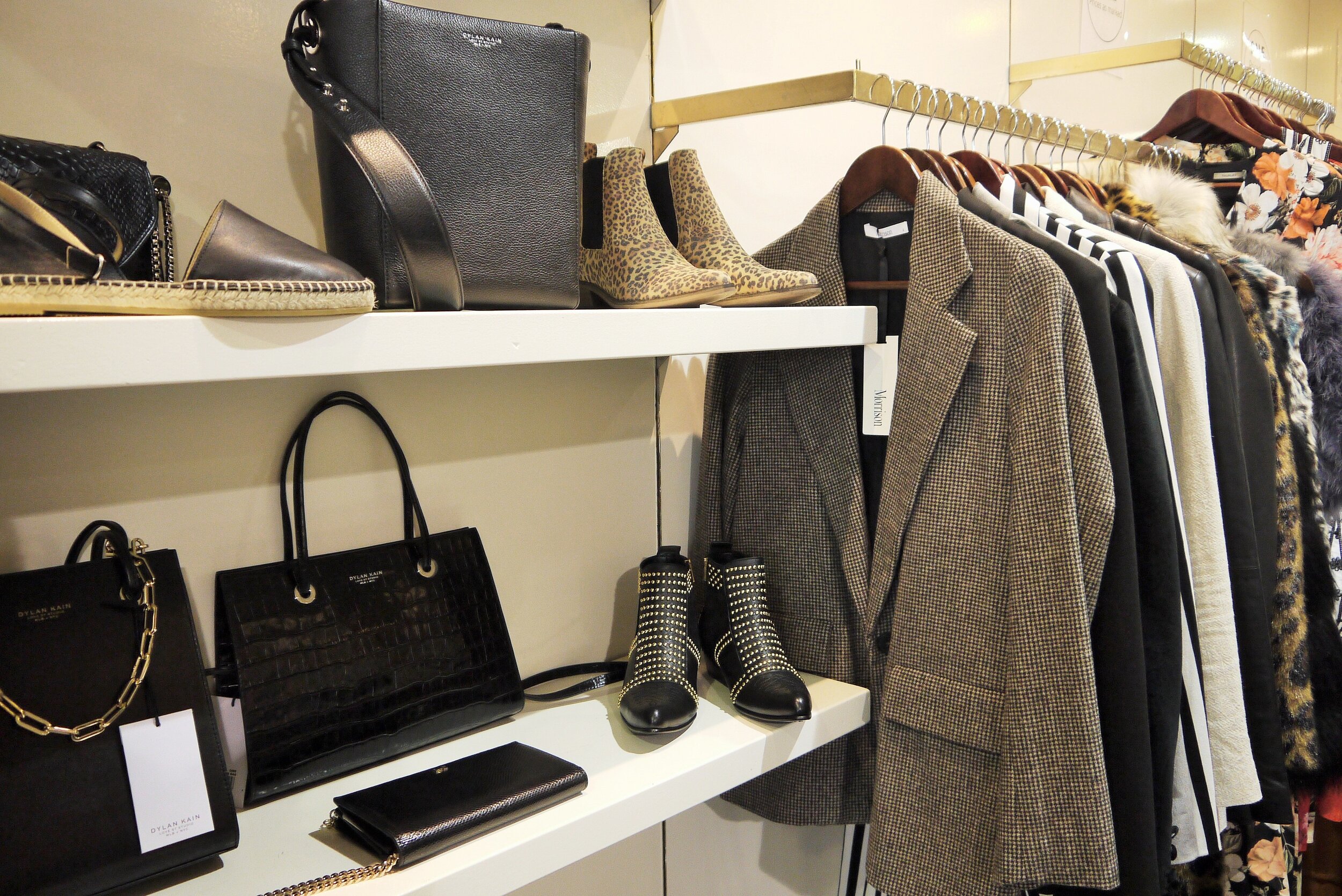 Deluxe_store (4).JPG