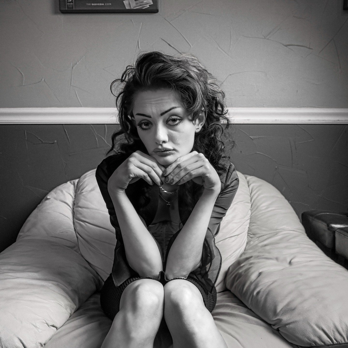 Some models just know how to say they love what they do with out a word. Her attention to style and willing to explore her environment make her a easy model to get a 1000 looks. @pissed.off.redhead