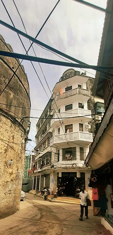 Building supports Stone Town Zanzibar.jpg