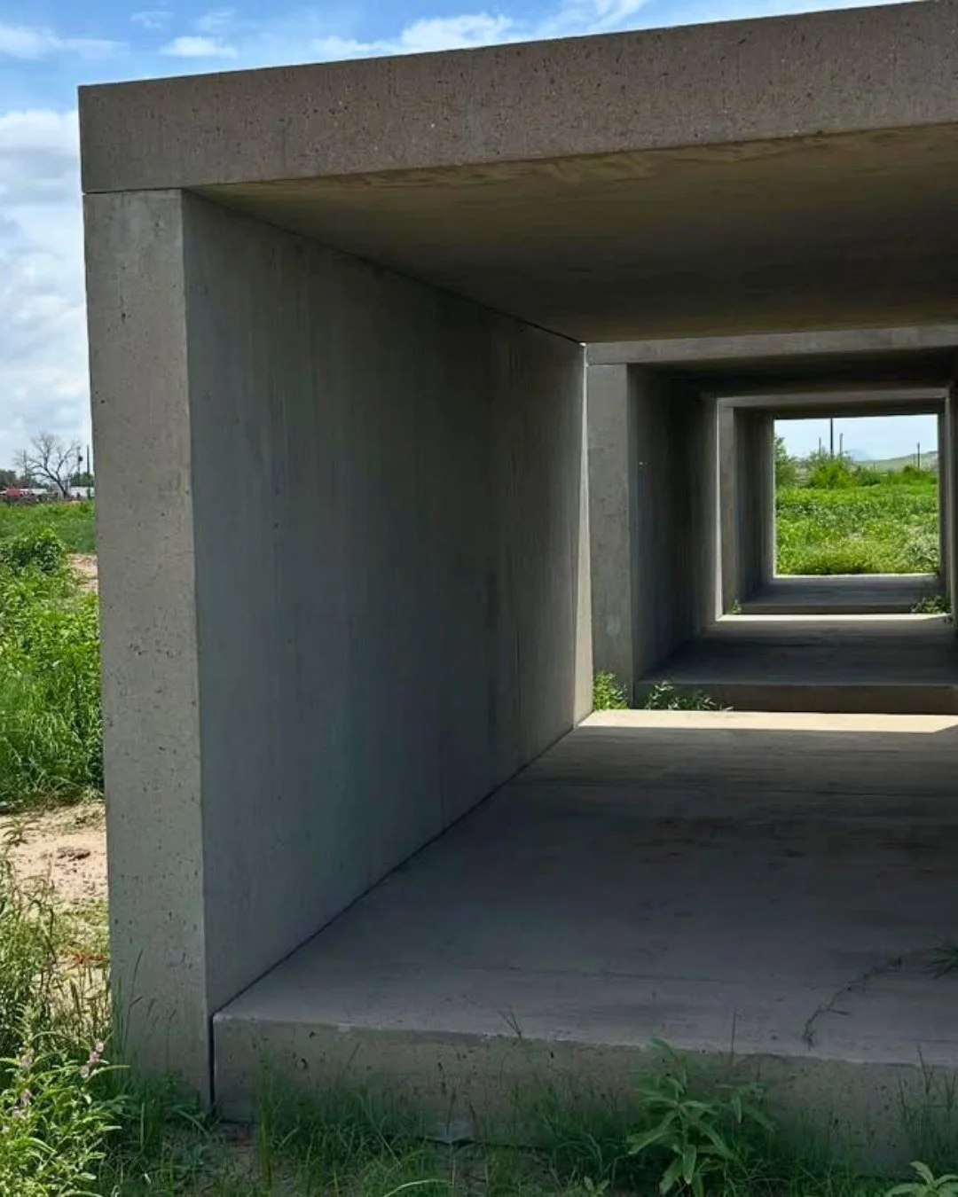 Summer road trips may be behind us, but we can&rsquo;t help but spotlight Liz Park&rsquo;s (@lizparks) tour through Marfa, Texas 🤠⁠.
⁠
This past summer, Liz visited the @chinatifoundation and explored Christopher Wool&rsquo;s &ldquo;See Stop Run&rdq