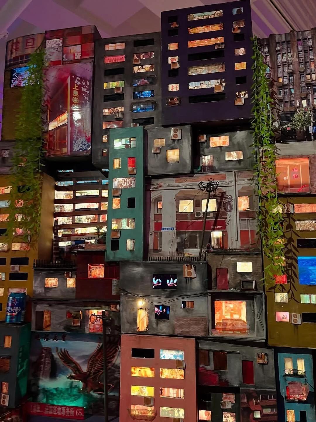 @trraceysnelling shoots for the stars in &ldquo;Intergalactic Planetary&rdquo; 🪐

APAA member Marla Wasser (@pursuitsinc) has long admired Snelling&rsquo;s work&mdash;and has been the proud owner of &ldquo;Bad Motel&rdquo; for years&mdash;so it&rsqu