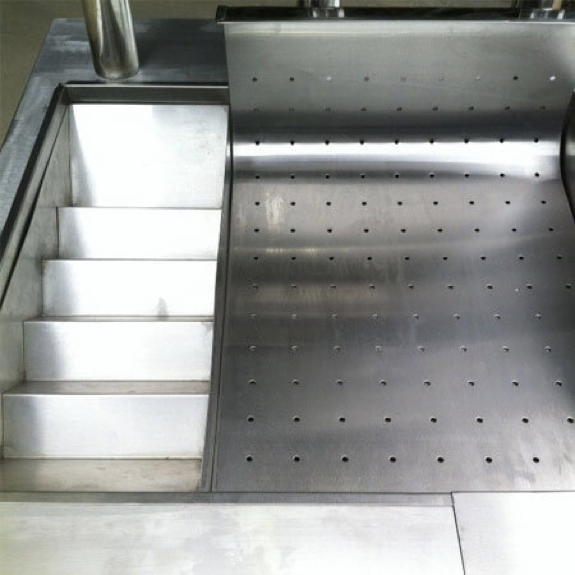 Free-Standing-Chip-Scuttle-Chip-Dump2.jpg