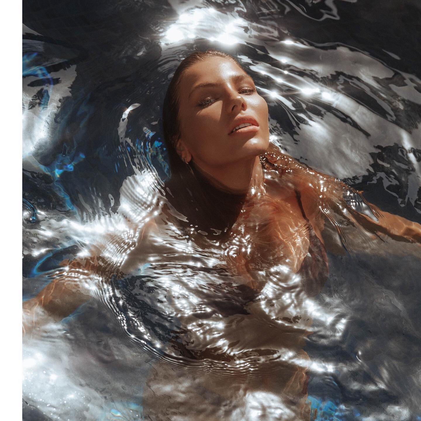 Poolside, golden hour magic with @norahaukland ✨