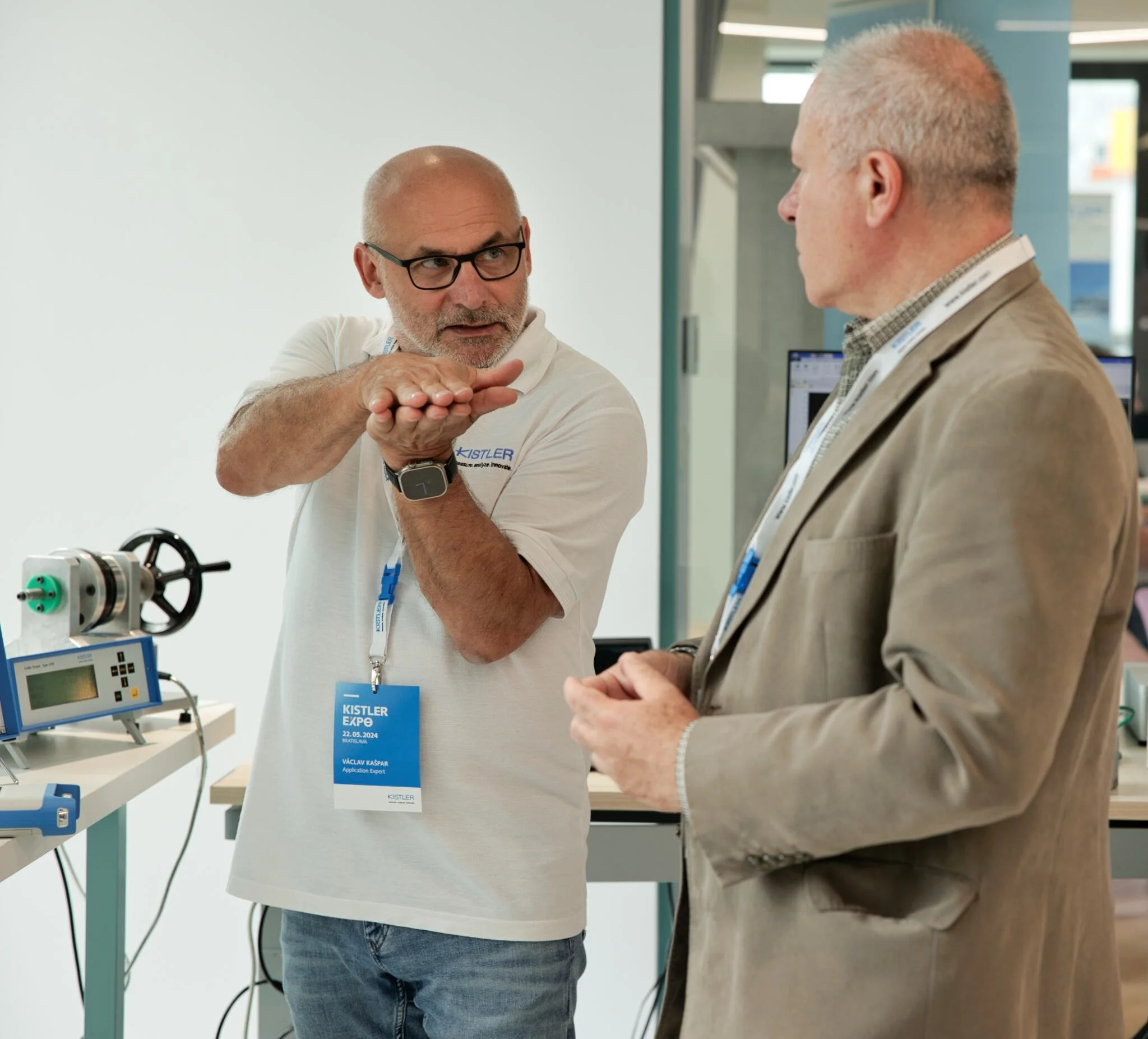 foto diskuze s návštěvníkem, den otevřených dveří