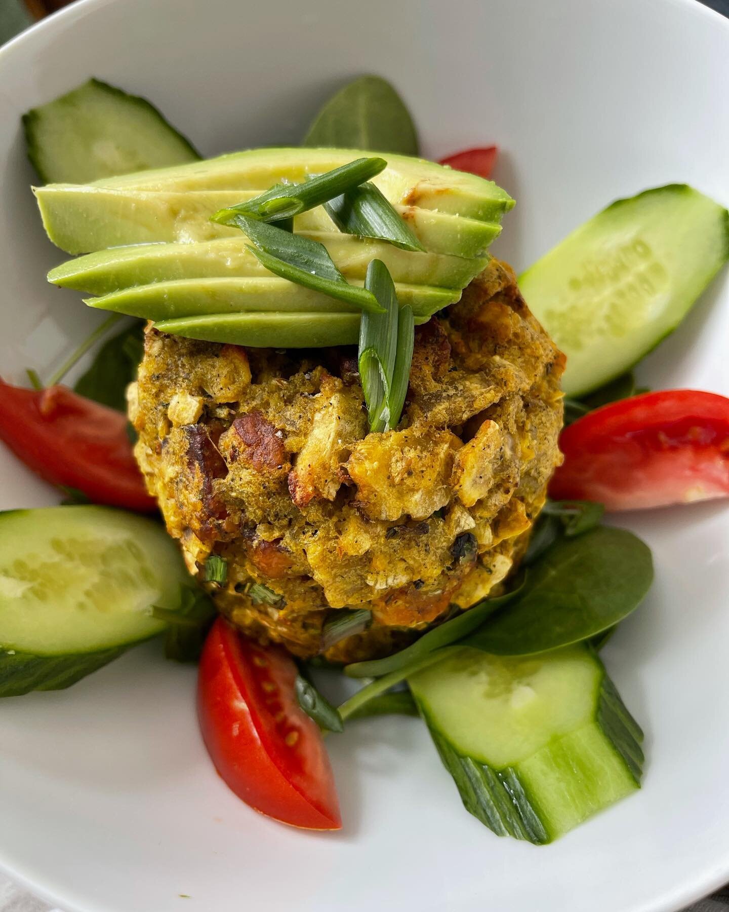 Today&rsquo;s experiment: vegan mofongo😍 
Ivannoe cooked this up using some tempeh that we had and it was just an amazing smokey flavor! For those that don&rsquo;t know, mofongo is a plantain based dish (plantains are really the MVP and so versatile