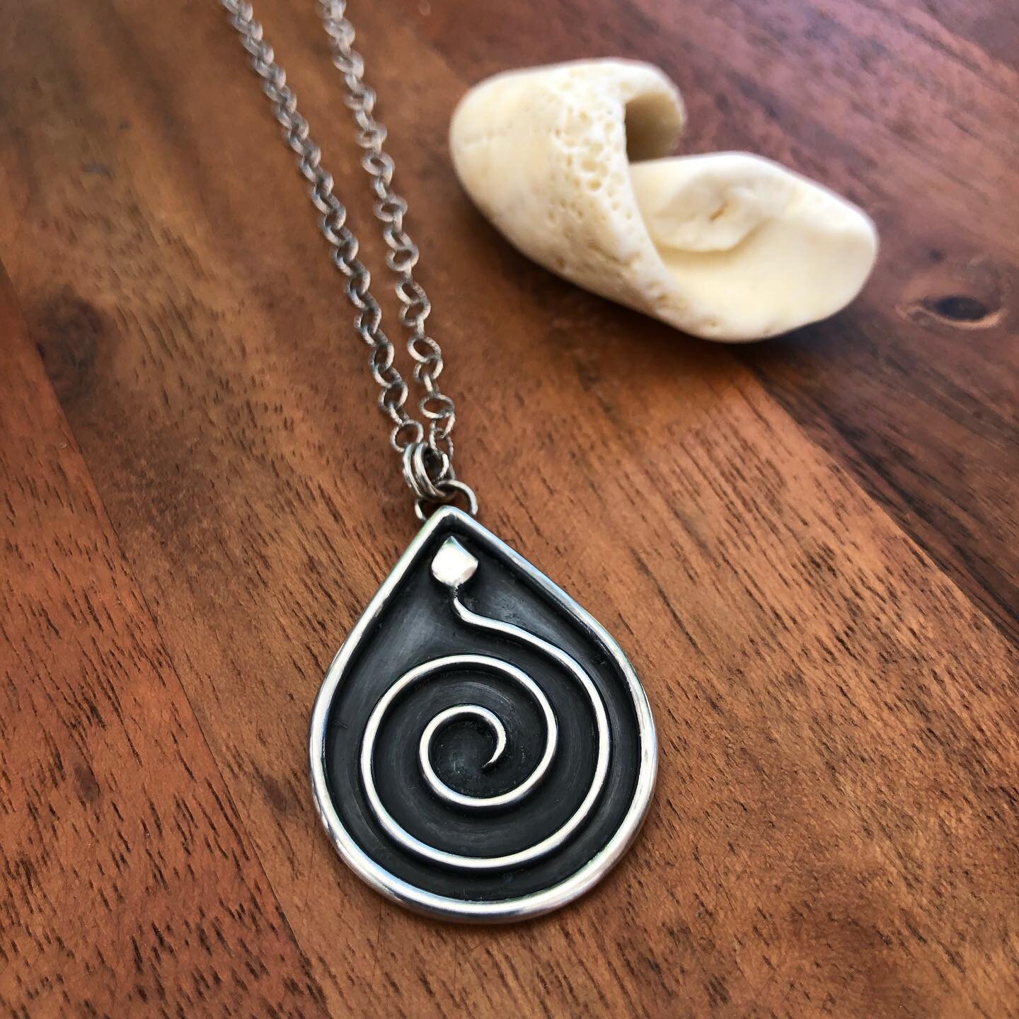 New silver works available in the gallery by artist member Hannah Staiger @laboabrava 

~
~
#metalsmith #madeinmassachusetts #newengland #artgallery #jewelryartist