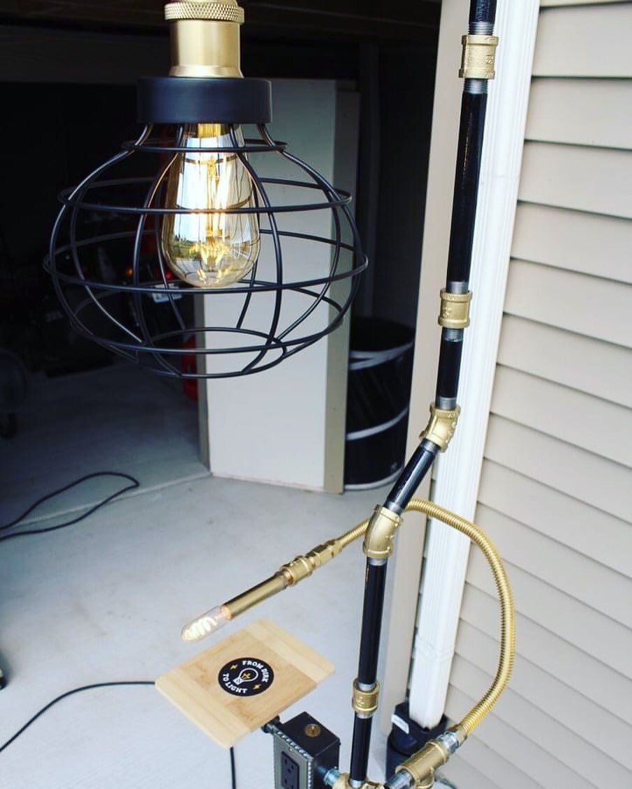 New floor lamp 💡🔥

#steampunklighting #steampunk  #pipelighting #floorlamp #lighting #lightingdesign #lightingiseverything #lampandlight #customlighting #customlamp