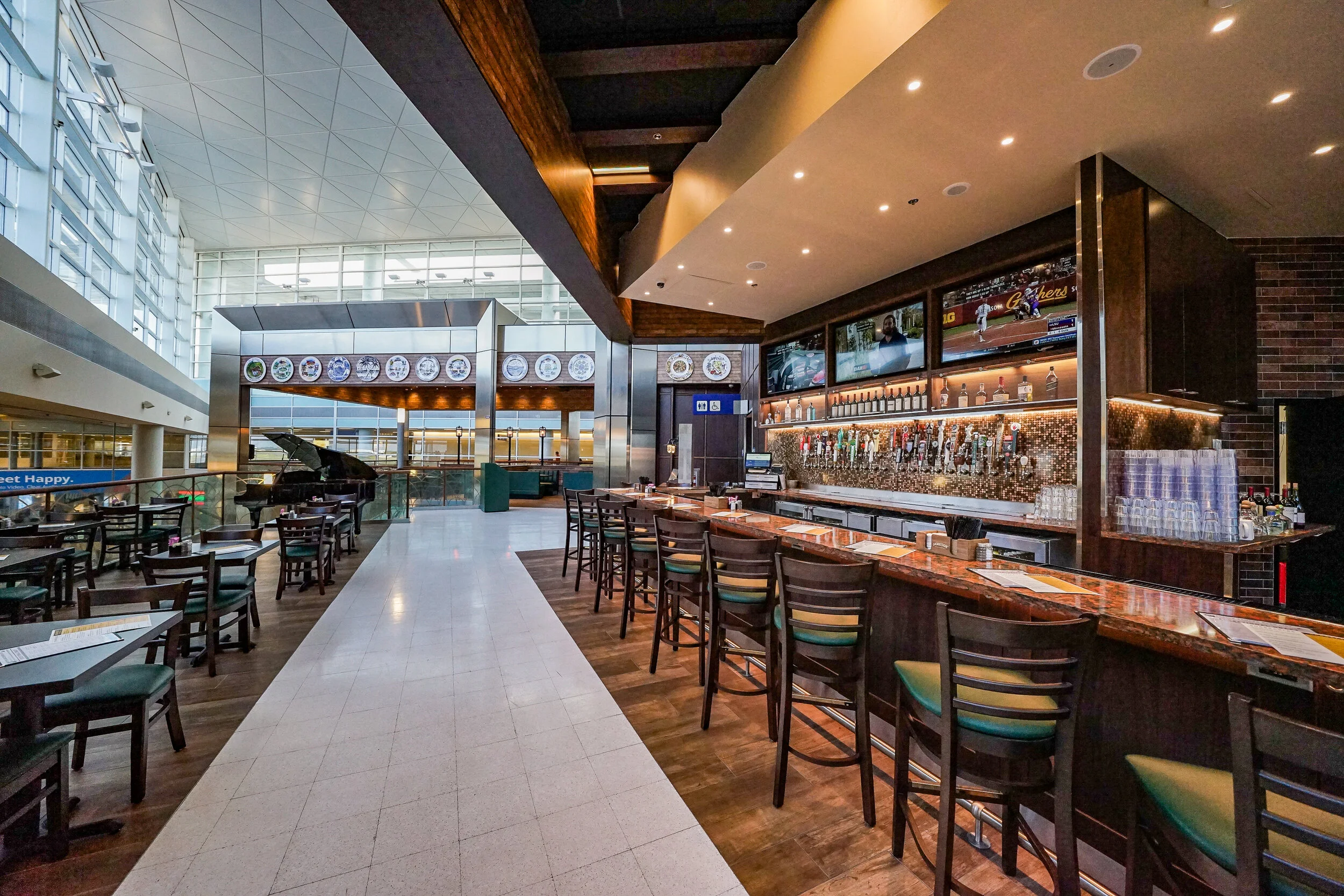 SSP DFW Flying Saucer — Estudio Architecture, Aviation, Corporate