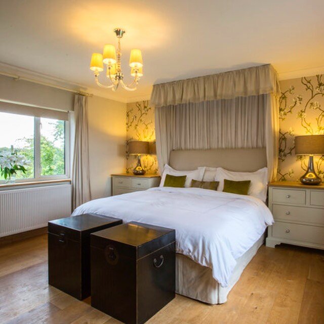 Our lovely Bowood super king room is dual aspect - overlooks the Bybrook and Castle Combe Valleys and has a en-suite bathroom and dressing room - we have unexpected availability next week - call is on 07710215867 #bookdirectandsave #ruralretreat #bou