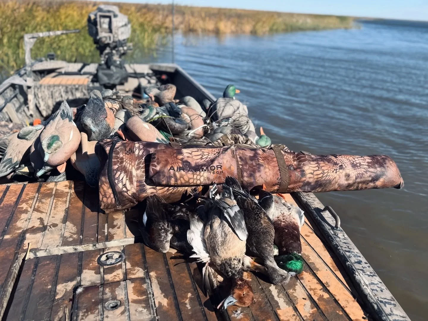 One of our awesome customers shared an incredible morning from the Cheyenne Bottoms, an iconic public duck hunting spot in Kansas, U.S.A 🇺🇸 

Austin rode in a Pro-Drive Boat, shot a Beretta A400, and trusted @airarmortech to keep his gear protected