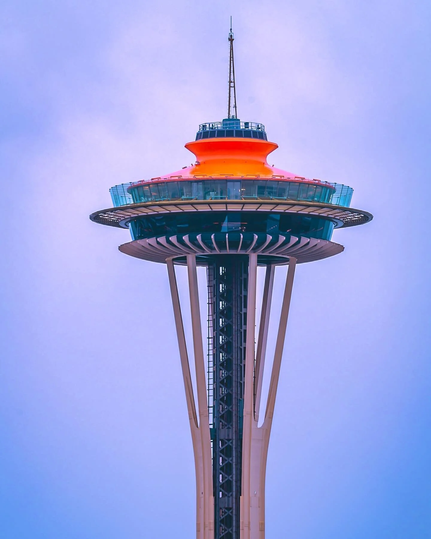 How to enjoy a rainy day in Seattle: admire the Space Needle and the skyline from different angles.

Because Seattle&rsquo;s skyline never fails to impress, even on a rainy day 🌧️☔️

📸: Sony A7RIV + 119 mm (FE 100-400mm F4.5-5.6 GM OSS)
⚙️: 1/20 se