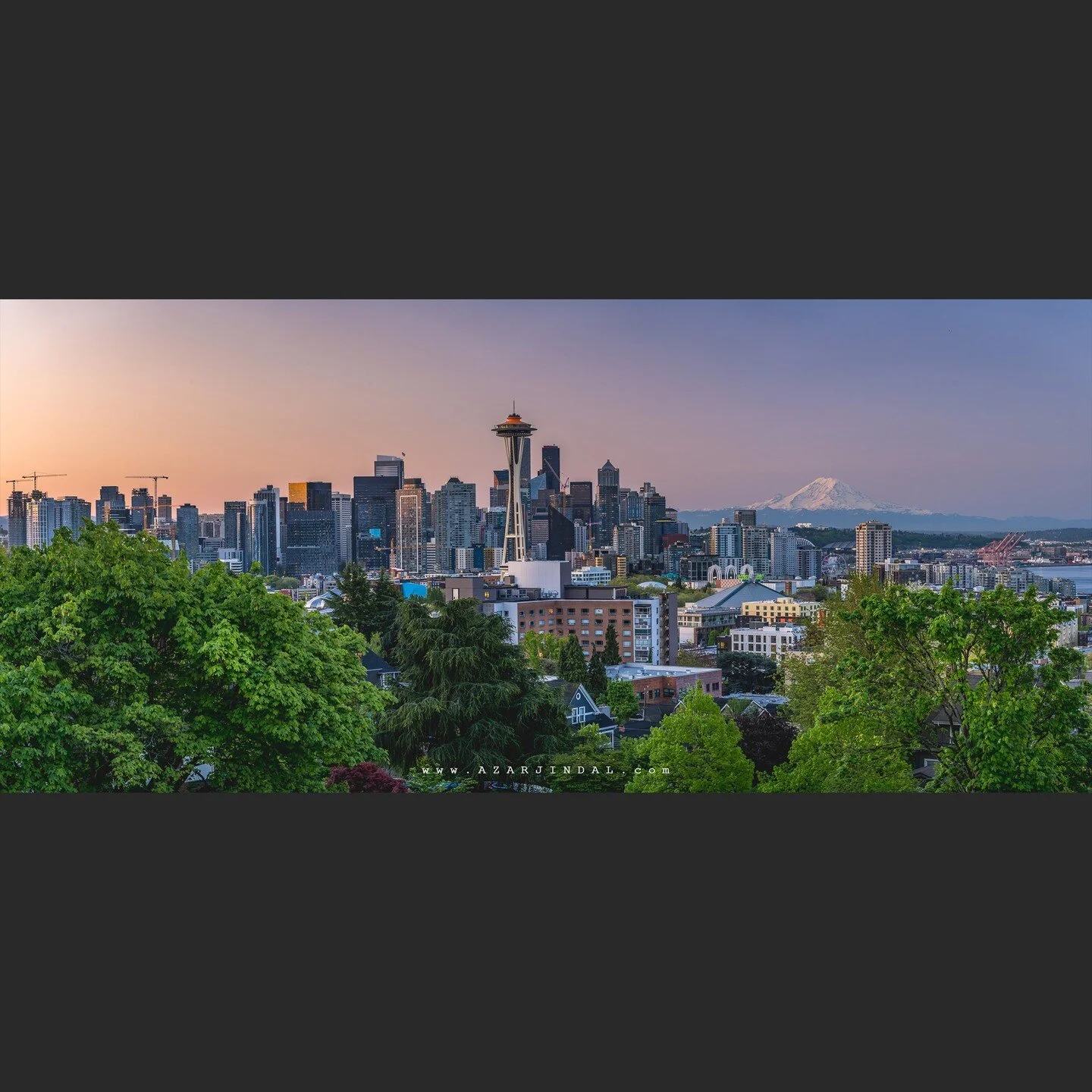 Starting the day with a spectacular view: Early morning hues painting the sky behind the iconic Space Needle and majestic Mount Rainier 🌄☀️

📍: Queen Anne, Seattle, Washington, United States
⚙️: 1/8 sec at &fnof; / 9.0, ISO 100 (Digital Negative (D