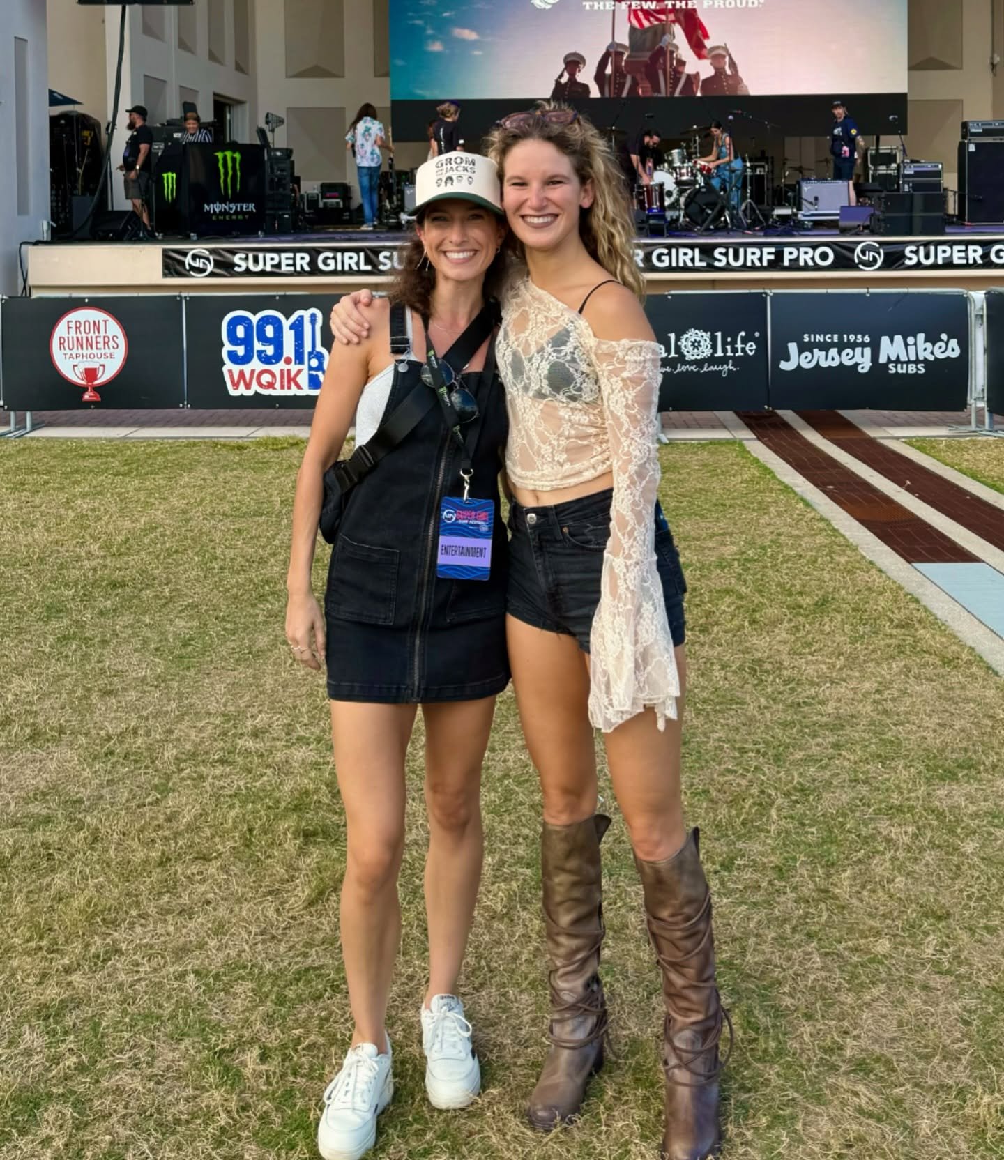 A little bit of this &amp; a little bit of that 🤝 Shout out to my cuzzy @currentlygrom and the @grom.eyed.jacks for absolutely killing their performance at @supergirlpro this past weekend! There&rsquo;s nothing better than live music, check them out