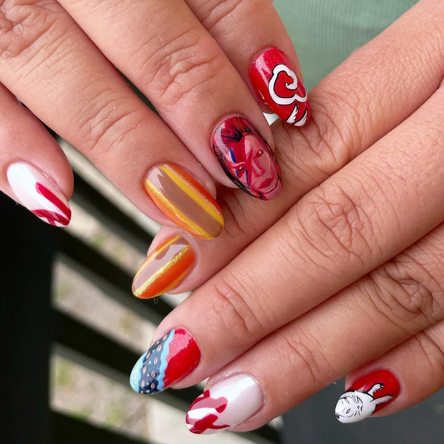 Inspired by Bowie fits🫶🏻⚡️❤️

#davidbowie #handpaintednailart #sandiegonailart