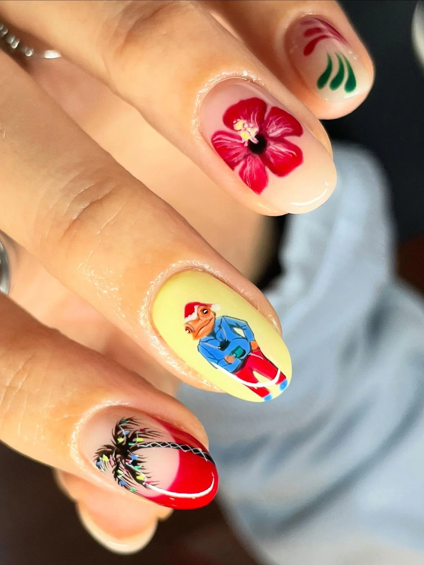 #dtmf but make it Christmas ❤️🌴🇵🇷

#dtmftour #badbunny #christmasnailart #holodaynailart