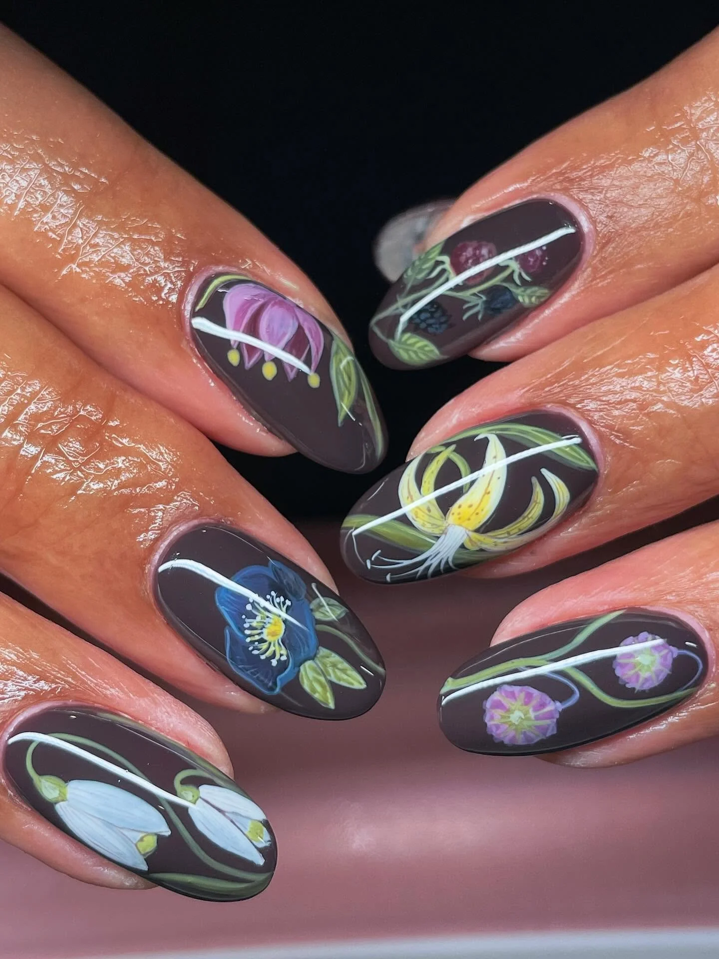 more @katiekatiescott art inspo🌷

#handpaintednails #floralnails #floralnailart #detailednails