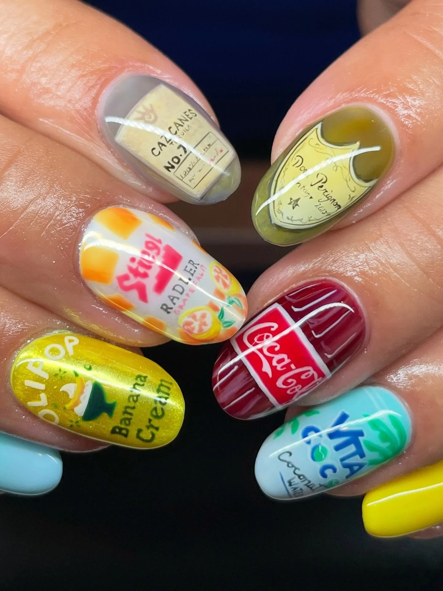all her favorite drinks 🍌🥥🍾
Banana Cream Olipop, Grapefruit Radler, Cazcanes Tequila, Dom Perignon, Mexican Coke, and Vita Coco!🤗

#sandiegonails #detailednailart #drinklabels #sandiegonailart